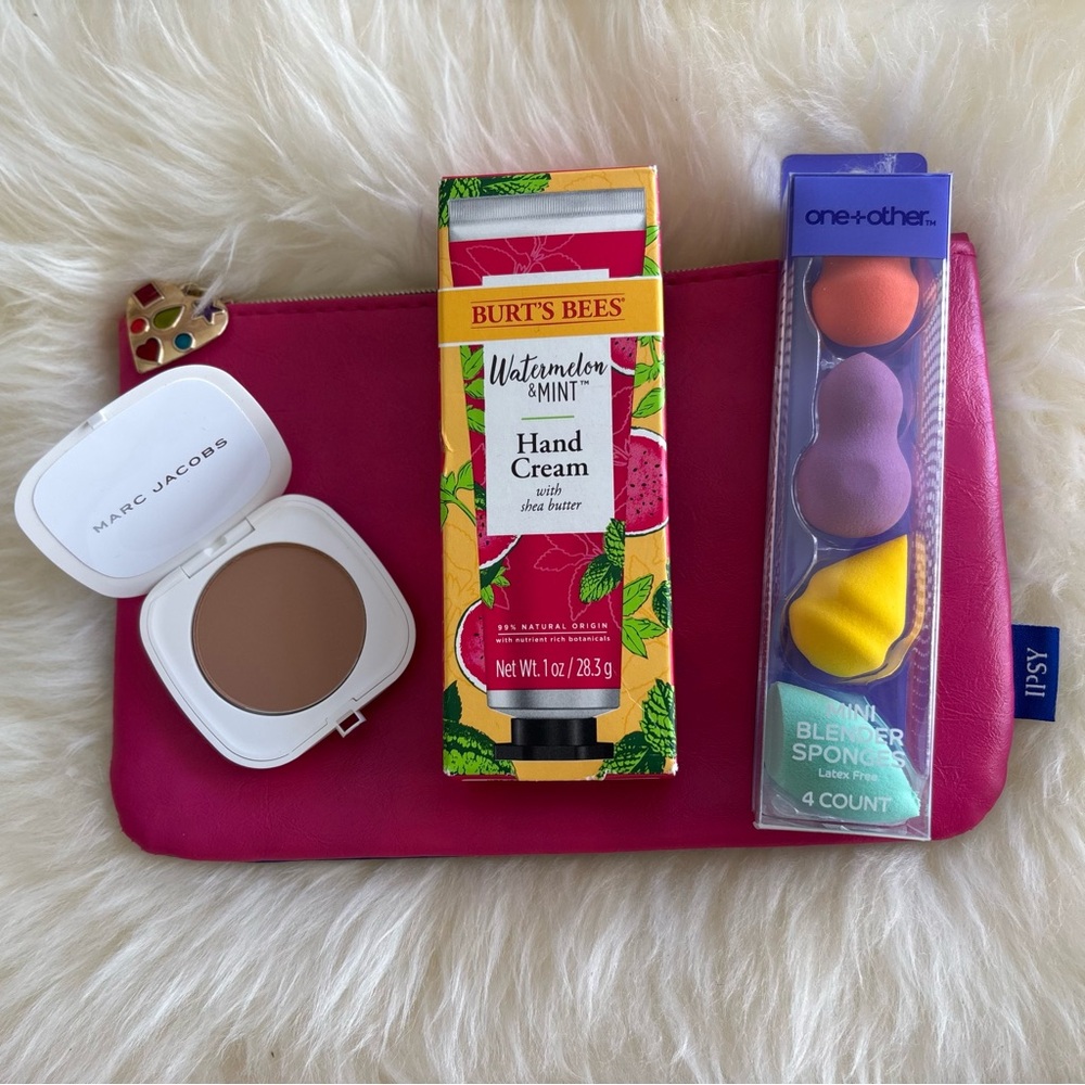 IPSY Stuffed Cosmetic Bag Over $60 Value IPSY + Marc Jacobs + Burt’s Bees - Picture 2 of 11